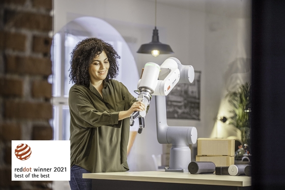 ABB GoFa CRB15000 Cobot ที่ยืดหยุ่นและใหม่พร้อมกริปเปอร์หุ่นยนต์ Onrobot RG6