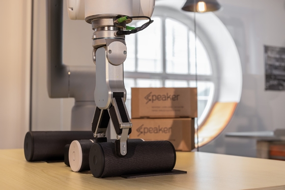 ABB GoFa CRB15000 Cobot ที่ยืดหยุ่นและใหม่พร้อมกริปเปอร์หุ่นยนต์ Onrobot RG6