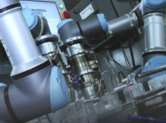 หุ่นยนต์เชื่อมประสาน UR สำหรับระยะแขน 850 มม. พร้อม Robotiq Robot Gripper