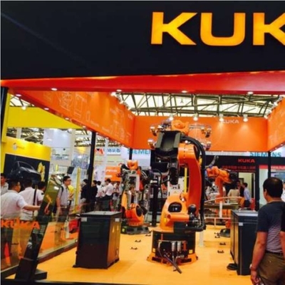 โรบอต Kuka KR 70 R2100 พร้อมสถานีทําความสะอาดปืน CNGBS สําหรับอัตโนมัติการปั่นด้วยแขนหุ่นยนต์ 6 แกน