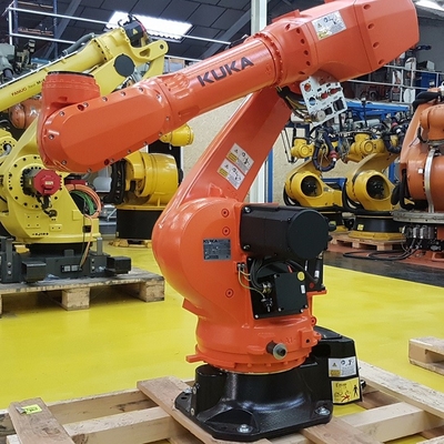 KUKA Robot KR 70 R2100 Of 6 Aixs Manipulator With CNGBS Robot Gripper สําหรับเครื่องเก็บและวางเครื่อง