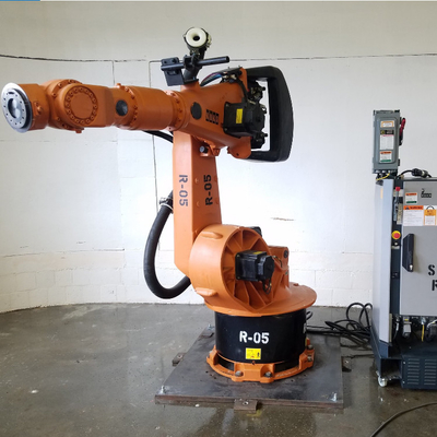 Kuka 6 Axis Handling Robotic Arm KR 240 R3330 พร้อม CNGBS Robot Guide Rail สําหรับการจัดการหุ่นยนต์