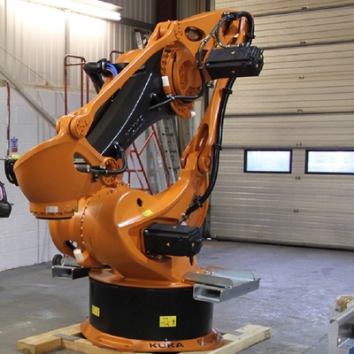 โรบอต KUKA KR 120 R3200 PA พร้อมภาระประโยชน์ 120KG และ 3195MM Reach Of Palletizing โรบอตสําหรับการปาเลต