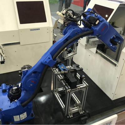 6 Axis Robotic Arm Yaskawa GP12 พร้อมรั้วความปลอดภัย CNGBS สําหรับการจัดการอัตโนมัติเป็นหุ่นยนต์ทั่วไป