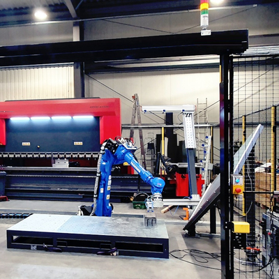 อุตสาหกรรม Yaskawa หุ่นยนต์แขน GP180 กับ CNGBS จับเป็นเครื่องทําพัลเล็ต