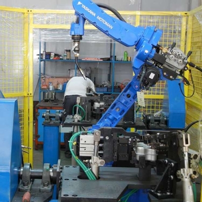 Yaskawa GP225 การจัดการหุ่นยนต์แขน 6 แกน กับ CNGBS หุ่นยนต์ Guide Rail สําหรับหุ่นยนต์รับผลิตภัณฑ์