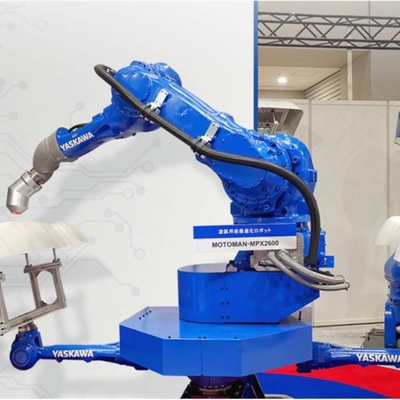 การทาสี 6 Axis Robotic Arm Yaskawa MPX2600 กับสถานีทําความสะอาดปืน CNGBS สําหรับการทาสีหุ่นยนต์