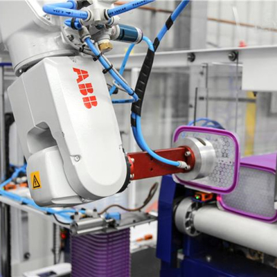 ABB IRB 1200 แขนหุ่นยนต์อุตสาหกรรมที่มี CNGBS Gripper เป็นอุปกรณ์การจัดการวัสดุ CNC