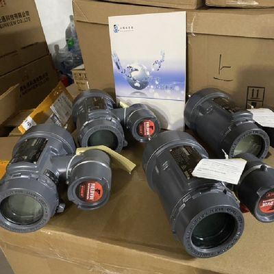 FIELDVUE DLC3000 ซีรีส์ DLC3100 DLC3020F DLC3010 Emerson Fisher Displacer Level Transmitter พร้อมท่อทอมป์สําหรับถังน้ํามัน