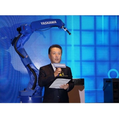 6 Axis Robotic Arm Yaskawa GP12 พร้อม CNGBS หัวบดและรั้วสําหรับหุ่นยนต์บด CNC
