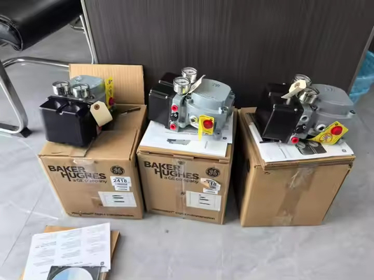 วาล์วนําทางชั้นบนแบบมุมตรงของจีน พร้อมเครื่องตั้งวาล์ว SVI2 และวาล์วโซเลนอยด์ ASCO ในคลัง