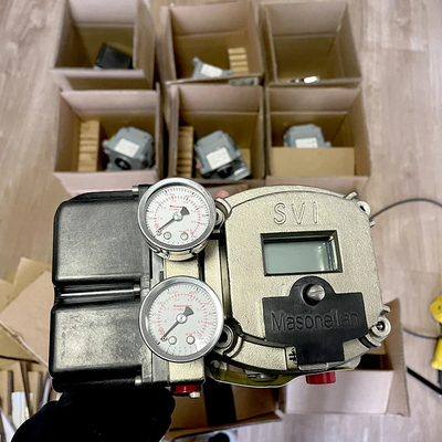 กล่องนําทางด้านบนแบบมุมตรง ด้วยเครื่องวางวาล์ว Masoneilan SVI2 และเครื่องควบคุม 78-40 เหมาะสําหรับพลังงานไฟฟ้า