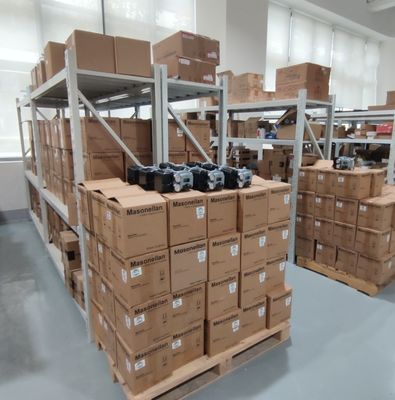 Rotork Fairchild Type 21 pneumatic relay and Masoneilan SVI1000 series pneumatic positioner, SVI1000/G, 4-20mA/HART communication digital valve positioner.