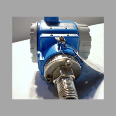 กล่องควบคุมการไหลผ่านกับ Endress+Hauser Proline Prowirl F 200 วอร์เท็กซ์ฟล็อกเมตรและ Cerabar PMC71 เครื่องส่งแรงดันดิจิตอล