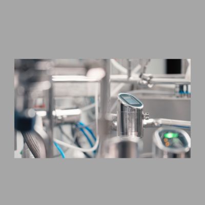 สถานีลดแรงดันและอุณหภูมิ พร้อมเครื่องวัดอัตราการไหลแบบโพรไลน์ โพรเวิร์ล ดี 200 ของ Endress+Hauser และเครื่องส่งสัญญาณความดัน Cerabar PMP43