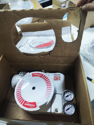 ตัวควบคุมวาล์ว Flowserve Logix 3200 Series 3200MD-28-D6-E-04-40-0G-00 พร้อมตัวควบคุมลม Asco 342A SST