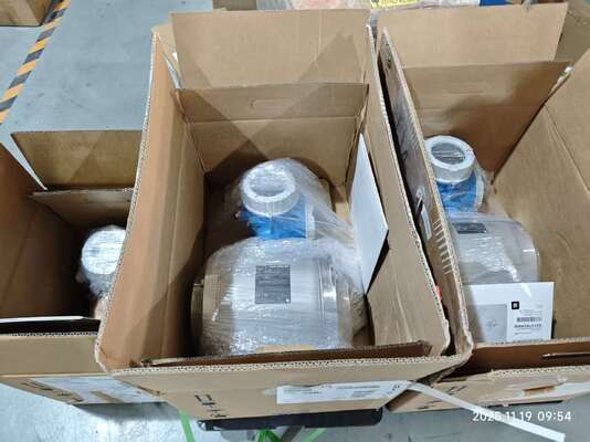เครื่องวัดอัตราการไหลโคริออลิส Endress Hauser E+H ความแม่นยำสูง Promass F300 สำหรับการวัดของเหลว ก๊าซ และมัลติเฟส