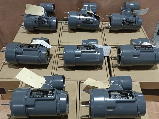 FIELDVUE DLC3100 DLC3020F DLC3010 Emerson Fisher Displacer Level Transmitter สําหรับการวัดความหนาแน่นกับท่อทอมป์สําหรับไบเลอร์