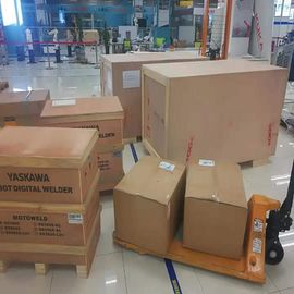 หุ่นยนต์เชื่อมอาร์คแบบ 6 แกน Yaskawa Motoman AR1440 ให้ประสิทธิภาพที่รวดเร็วและแม่นยำด้วยตัวควบคุมหุ่นยนต์ YRC1000
