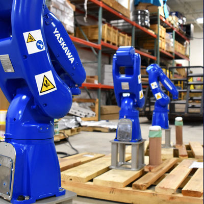 Yaskawa MOTOMAN GP8 หุ่นยนต์อุตสาหกรรมสำหรับมิลลิ่ง Manipulator Arm Lift Pick