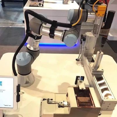 Universal Robot UR 3e พร้อมน้ำหนักบรรทุก 3KG แขนหุ่นยนต์อุตสาหกรรม 6 แกนเป็น Cobot สำหรับการประกอบเครื่องยนต์