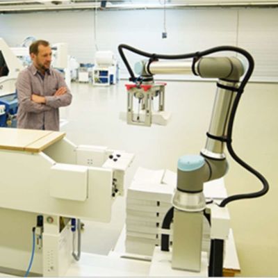 UR Robot UR10e 6 Axis แขนหุ่นยนต์สําหรับเต้นรําและอัตโนมัติ การจัดการเป็นหุ่นยนต์ร่วมมือ