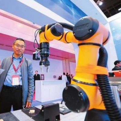 Cobot AUBO I16 6 แกนสำหรับการโหลดและขนถ่ายเป็นหุ่นยนต์ร่วมปฏิบัติงาน