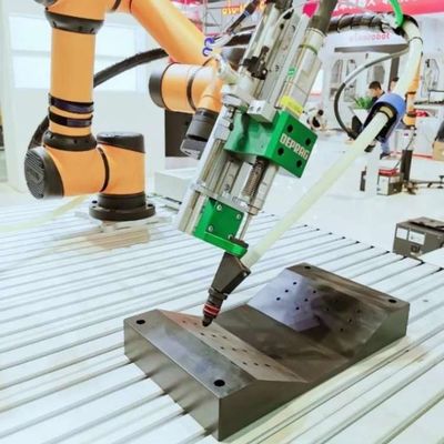 Cobot AUBO I16 6 แกนสำหรับการโหลดและขนถ่ายเป็นหุ่นยนต์ร่วมปฏิบัติงาน