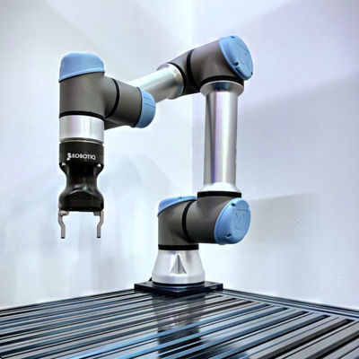 หุ่นยนต์อุตสาหกรรม Universal Robotic Arm 6 แกน UR5e เครื่องจักรและอุปกรณ์อุตสาหกรรมพร้อมเครื่องหยิบและวางกริปเปอร์