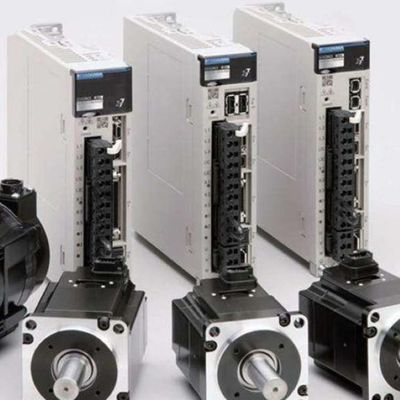 เครื่องขับรถ servo SGM7J-A5A7C6E AC เครื่องขับรถ servo สําหรับอัตโนมัติแขนหุ่นยนต์เป็นเครื่องขับรถ servo