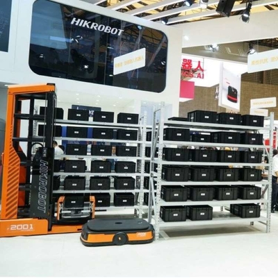 AGV หุ่นยนต์ Q3-600C ภาระประโยชน์ 600kg กับ CNGBS หุ่นยนต์ Cobot Arm สําหรับโครงการอัตโนมัติเป็น AGV