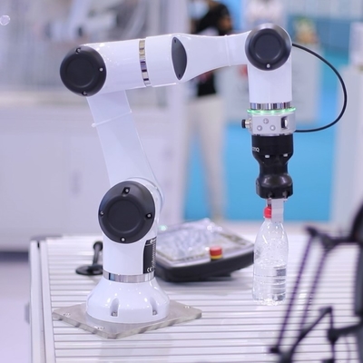 HAN'S Elfin Series E5 Cobot เป็นเครื่องหยิบและวาง ทำงานร่วมกับ AGV Robot Payload 5 กก. พร้อมแกน 6 แกน