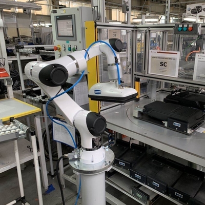 HAN'S Elfin Series E5 Cobot เป็นเครื่องหยิบและวาง ทำงานร่วมกับ AGV Robot Payload 5 กก. พร้อมแกน 6 แกน